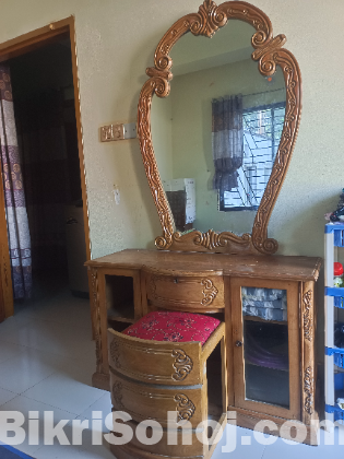 Dressing table